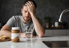 عوارض کره بادام زمینی چیه؟